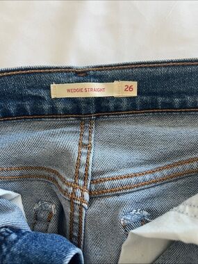 Levi’s Wedgie Straight Jeans 26